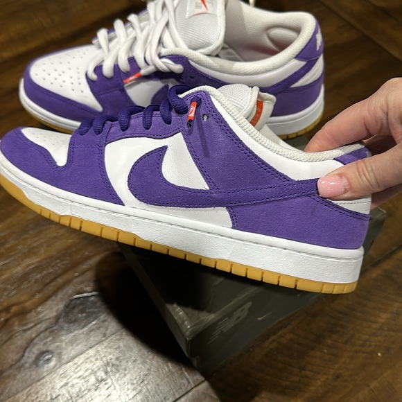 Nike dunks. Been worn once - Picture 3 of 5